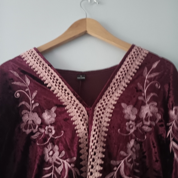 Unbranded Burgundy Velvet Floral Embroidered Ruffle Trim Poncho Romantic Style L - Picture 3 of 6